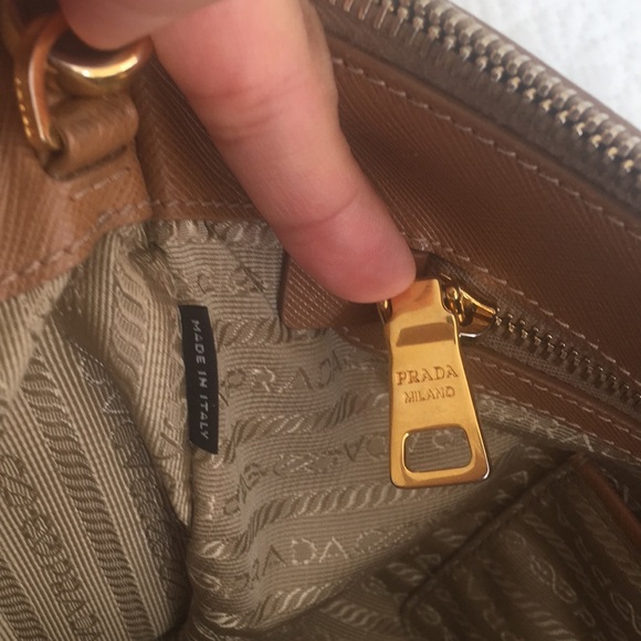 Prada Saffiano - Picture 2 of 6
